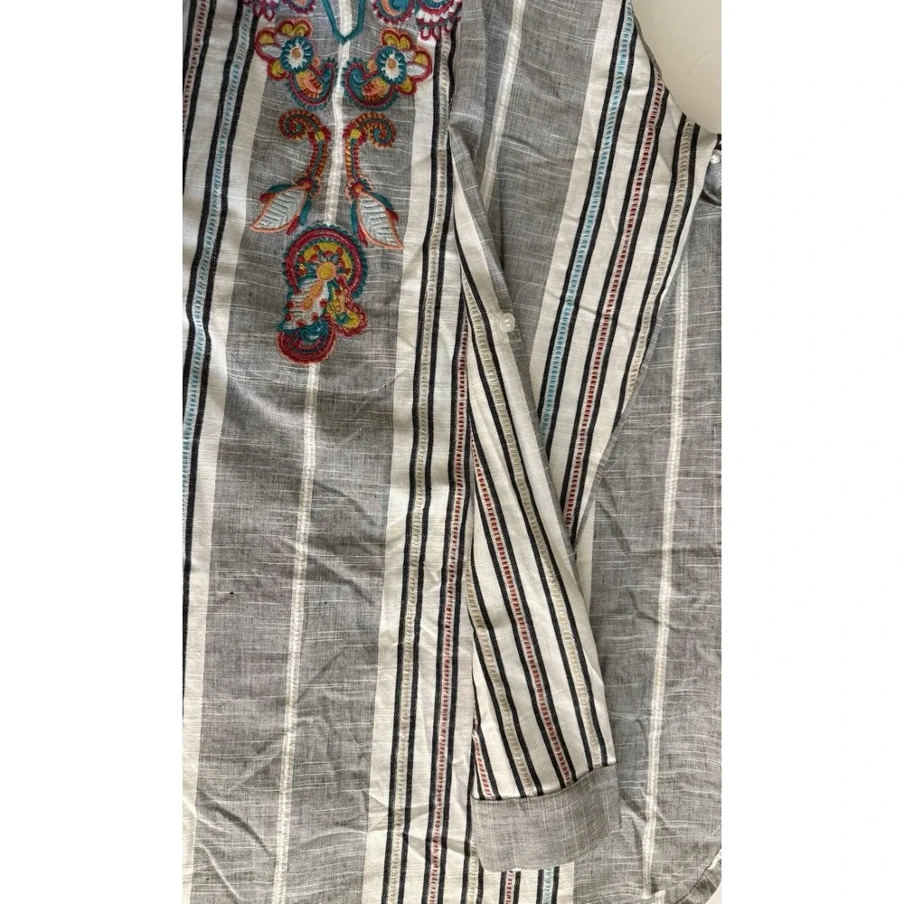 SOFT SURROUNDINGS Tunic Top Pullover Embroidered Pockets Roll Tab Sleeves Sz Med - Picture 4 of 8